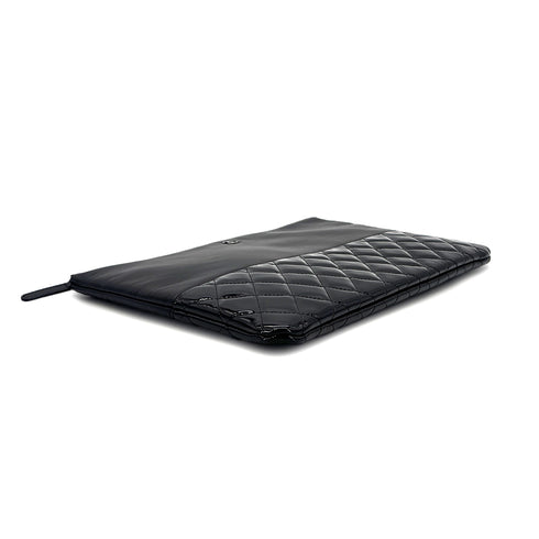 CHANEL MATELASSE CLUTCH BAG BLACK ENAMEL LEATHER 90283110 - PURPOSE