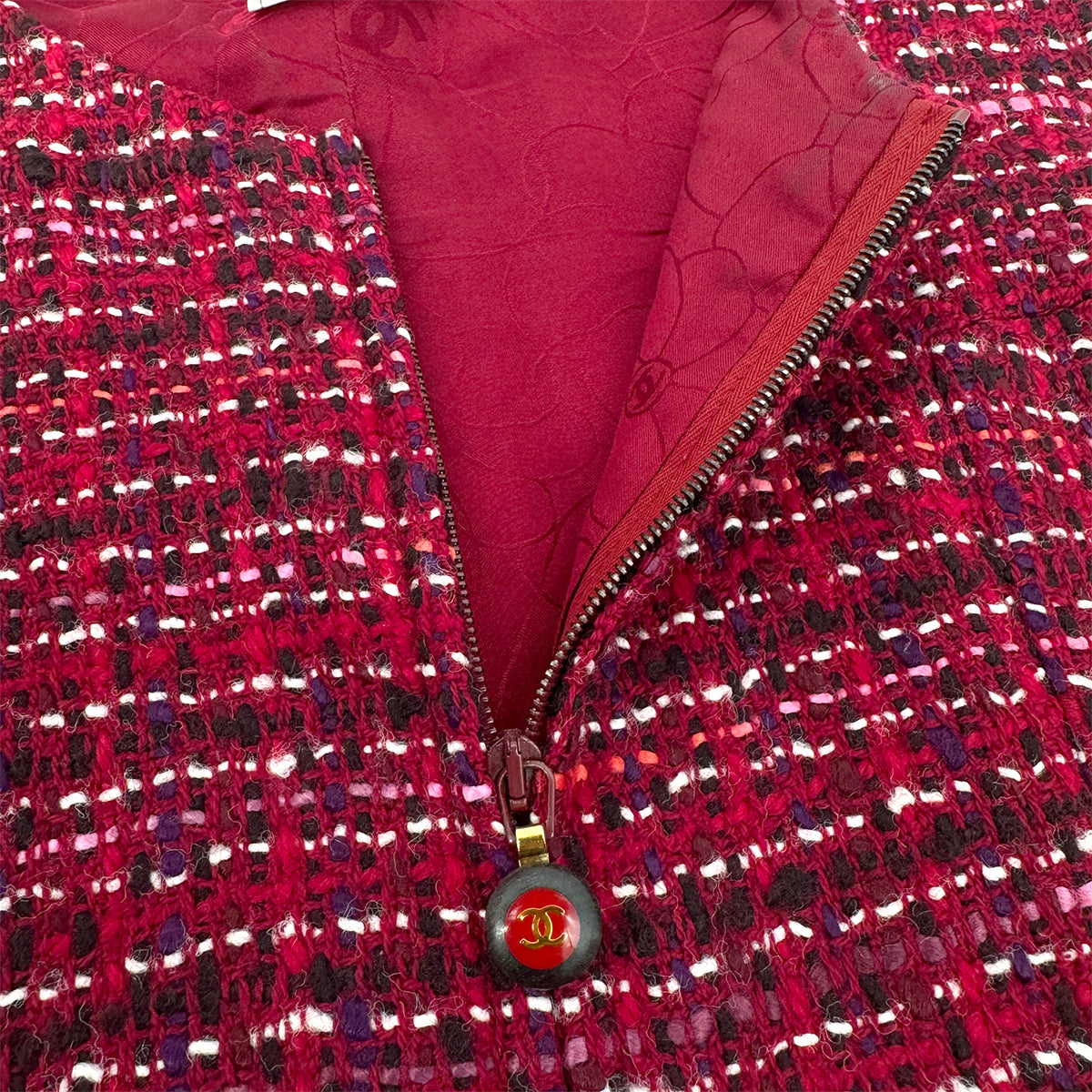 CHANEL TWEED COCO BUTTON SLEEVELESS ZIP DRESS RED WOOL 42 01A RTW 90283150