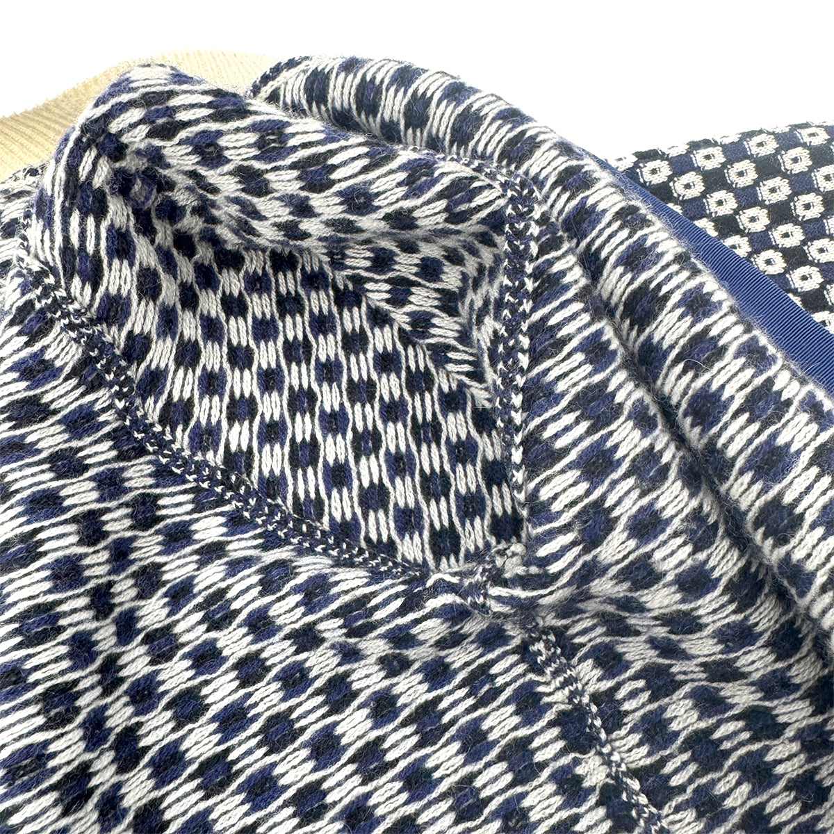 CHANEL COCO BUTTON CARDIGAN NAVY WHITE CASHMERE 44 P47 RTW 90284003