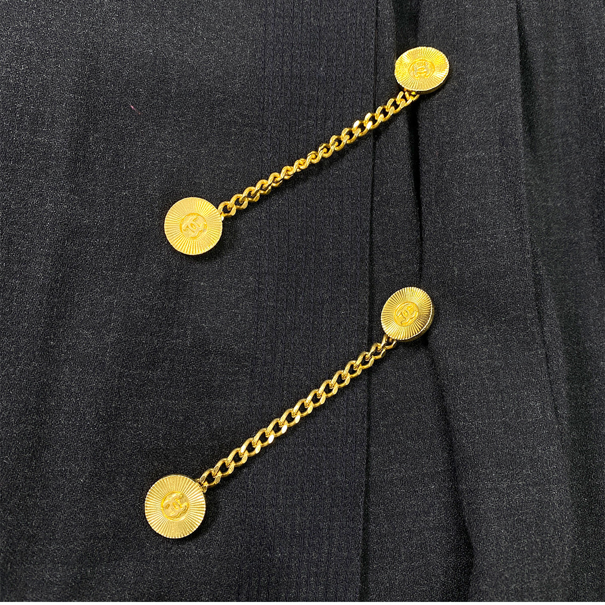 CHANEL COCO BUTTON GOLD CHAIN PLEATED SKIRT GRAY WOOL 36 RTW 90284435