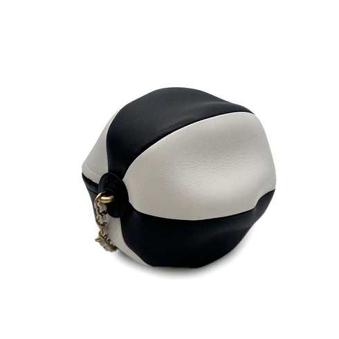 CHANEL BEACH COLLECTION 19SS BEACH BALL CHAIN SHOULDER BAG BLACK WHITE LEATHER 90285105 - PURPOSE