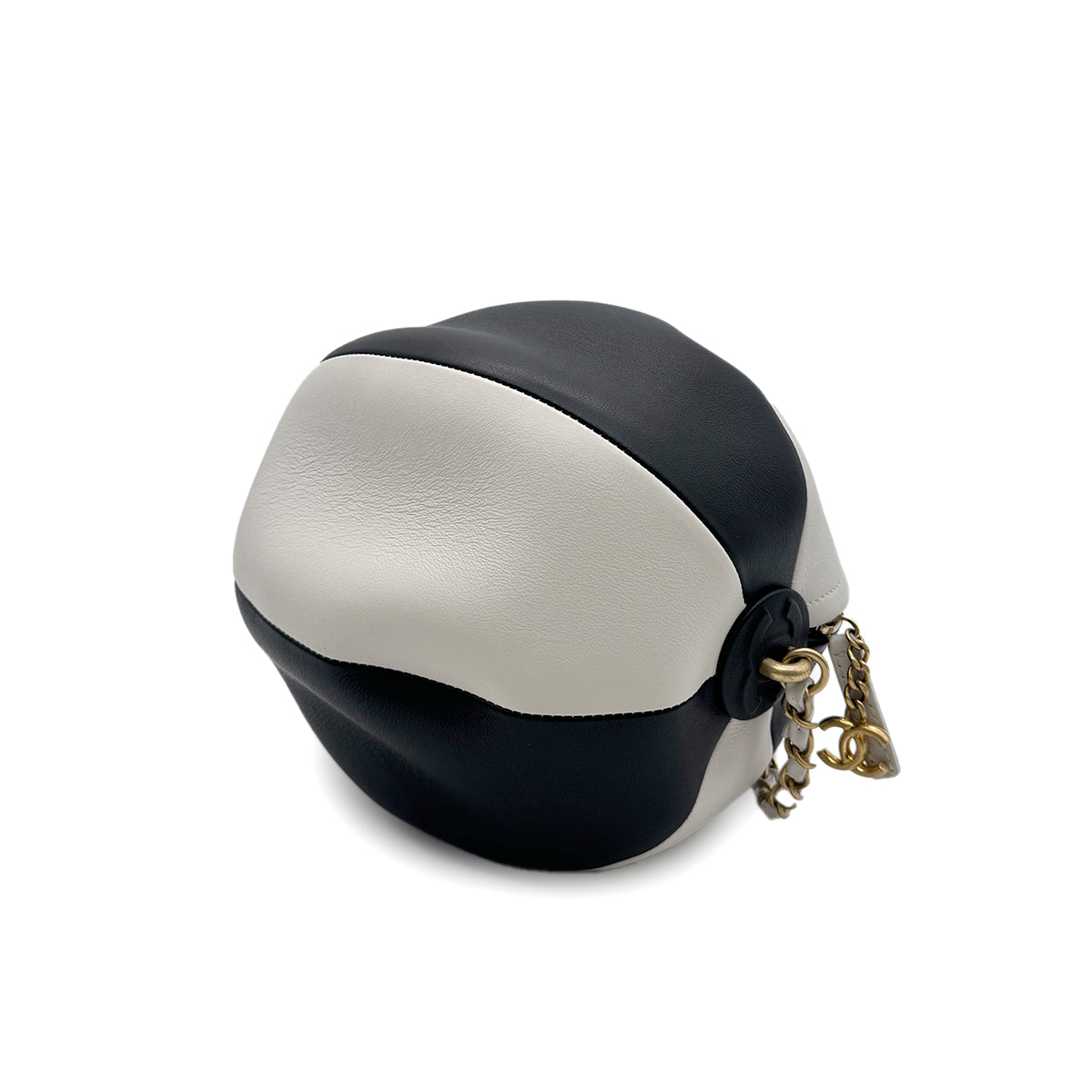 CHANEL BEACH COLLECTION 19SS BEACH BALL CHAIN SHOULDER BAG BLACK WHITE LEATHER 90285105