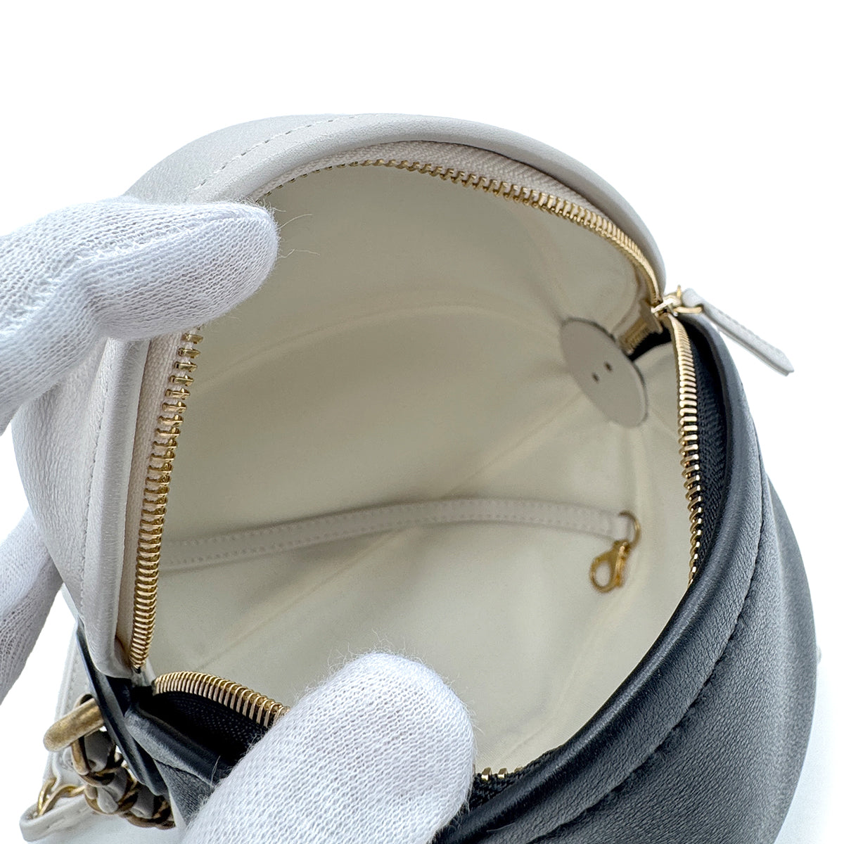 CHANEL BEACH COLLECTION 19SS BEACH BALL CHAIN SHOULDER BAG BLACK WHITE LEATHER 90285105