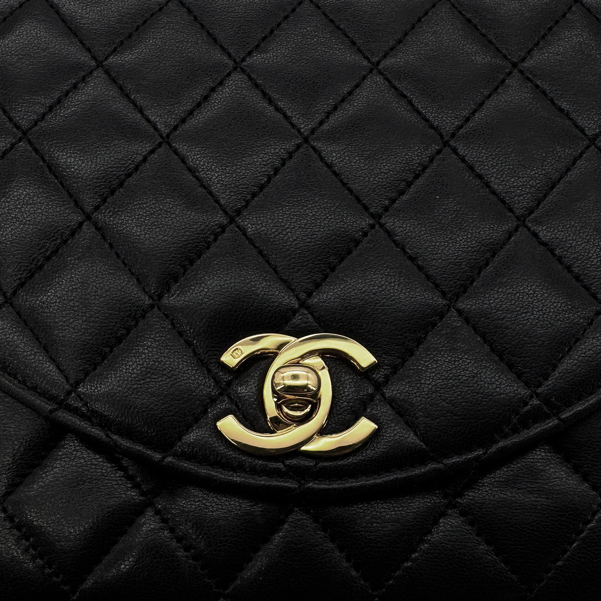 CHANEL VINTAGE MATELASSE HALF MOON CHAIN SHOULDER BAG BLACK LAMB SKIN 90285757