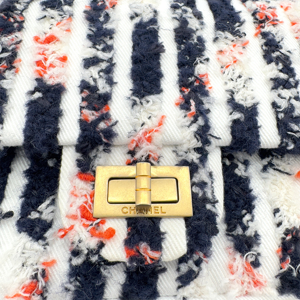 CHANEL REISSUE 2.55 STRIPE PATTERN CHAIN SHOULDER BAG MULTICOLOR TWEED 90286023