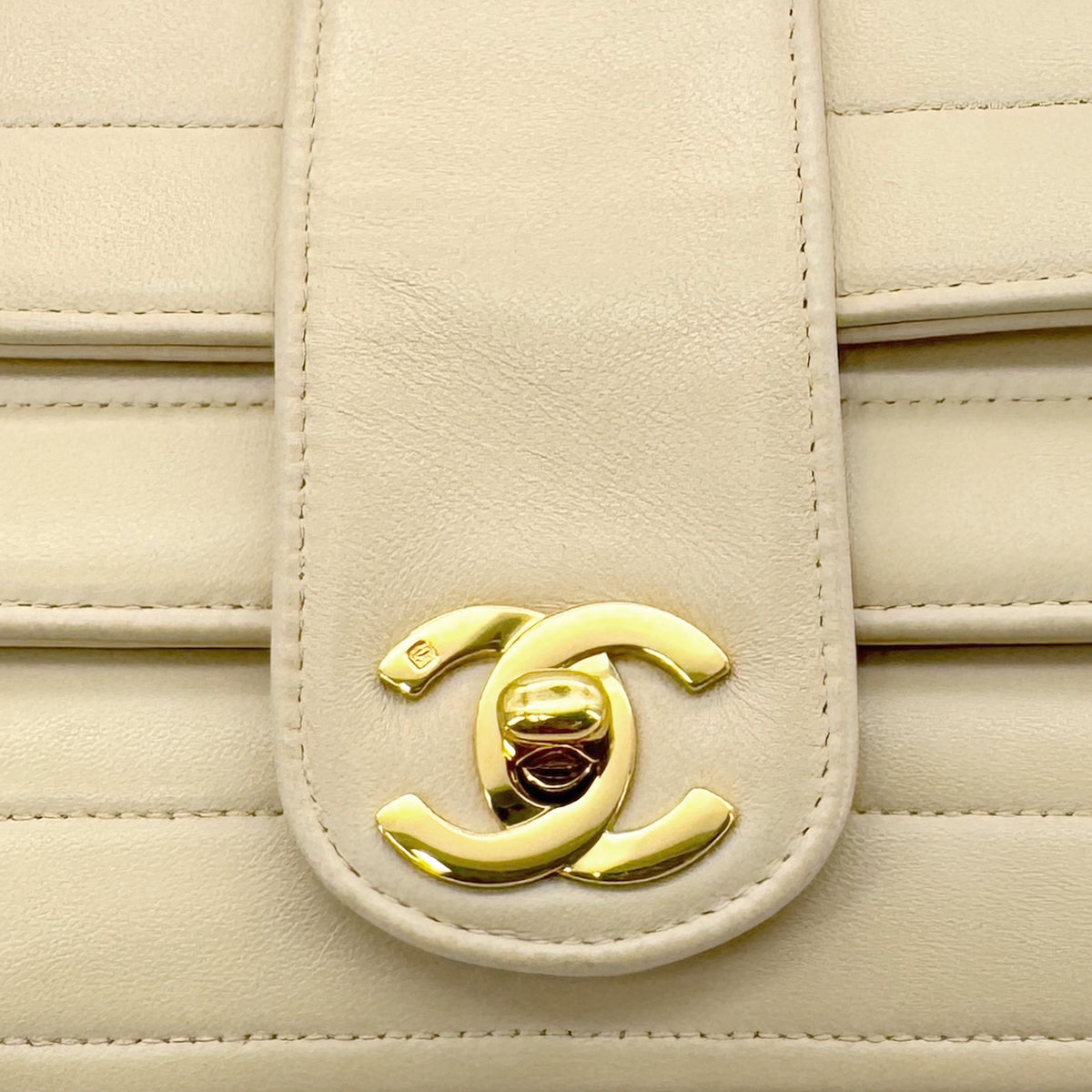CHANEL VINTAGE SEAGULL CHAIN SHOULDER FLAP BAG BEIGE LAMB SKIN 90286582