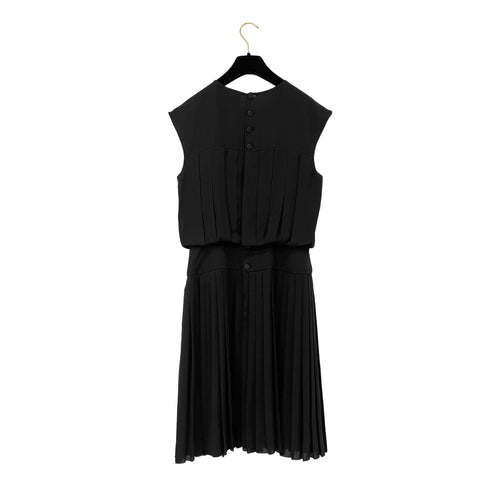 CHANEL PLEATED SLEEVELESS DRESS COCO BUTTON BLACK SILK 38 07P RTW 90287077