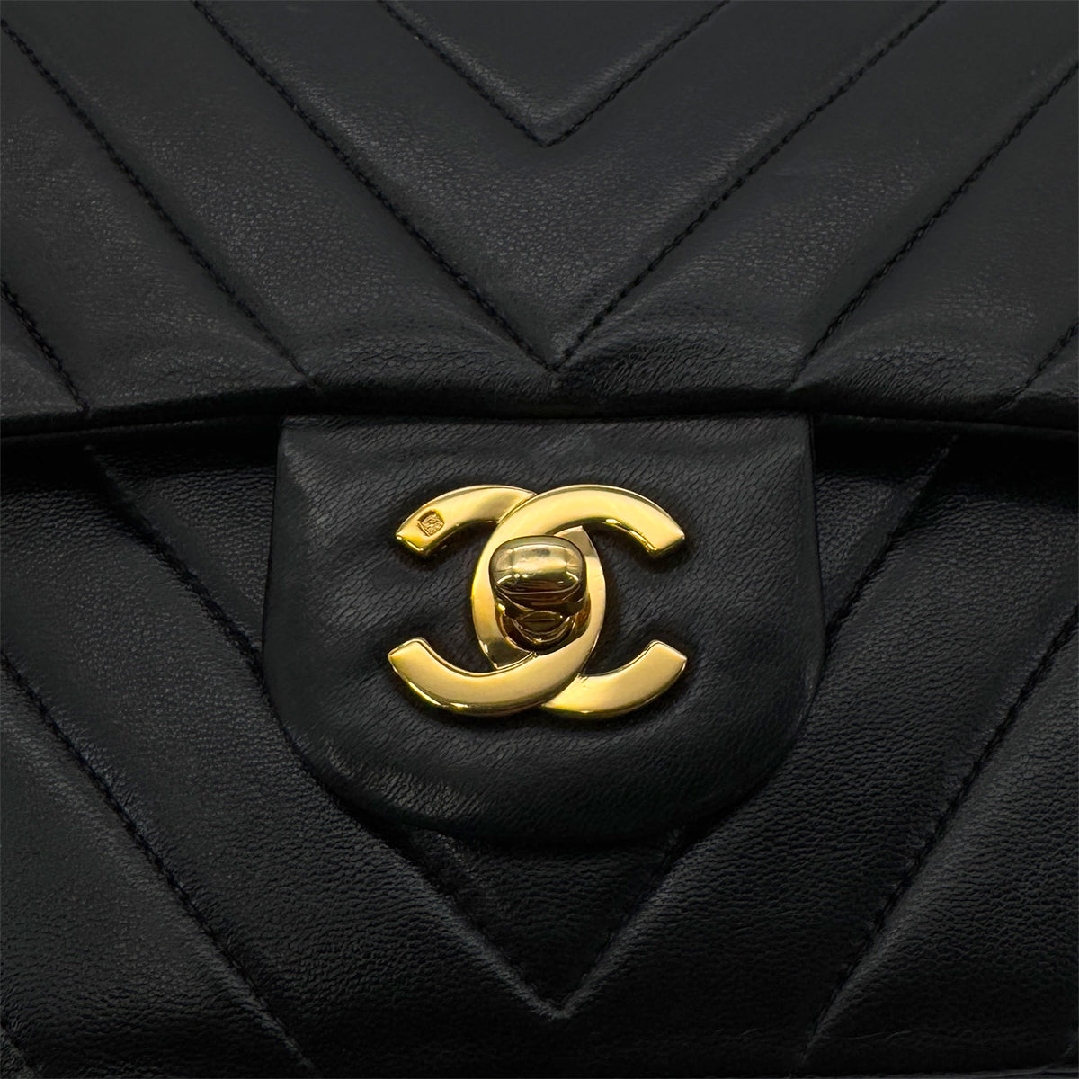 CHANEL VINTAGE CHEVRON CHAIN SHOULDER BAG BLACK LAMB SKIN 90287209