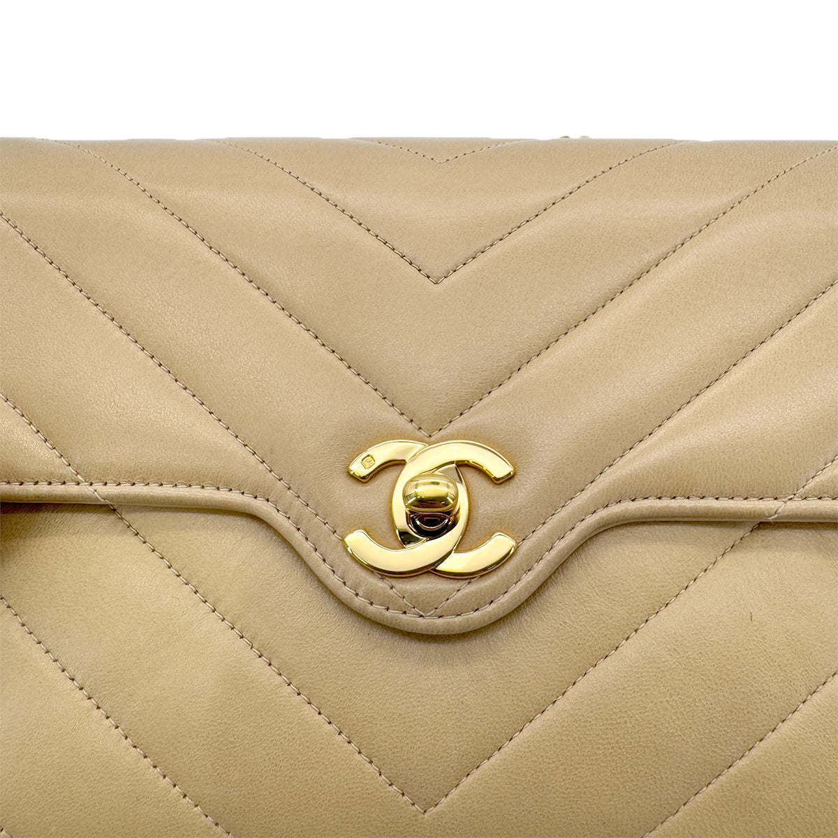 CHANEL VINTAGE CHEVRON V STITCH CHAIN SHUOLDER BAG BEIGE LAMB SKIN 90287240