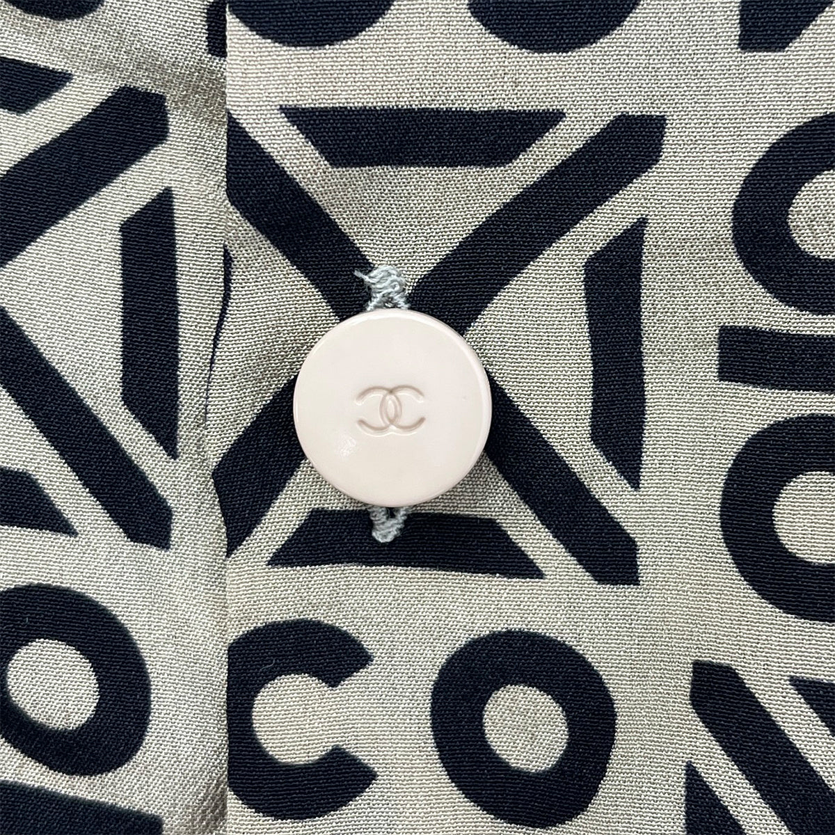 CHANEL VINTAGE COCO BUTTON LOGO SLEEVELESS BLOUSE BEIGE SILK 36 00A RTW 90287920