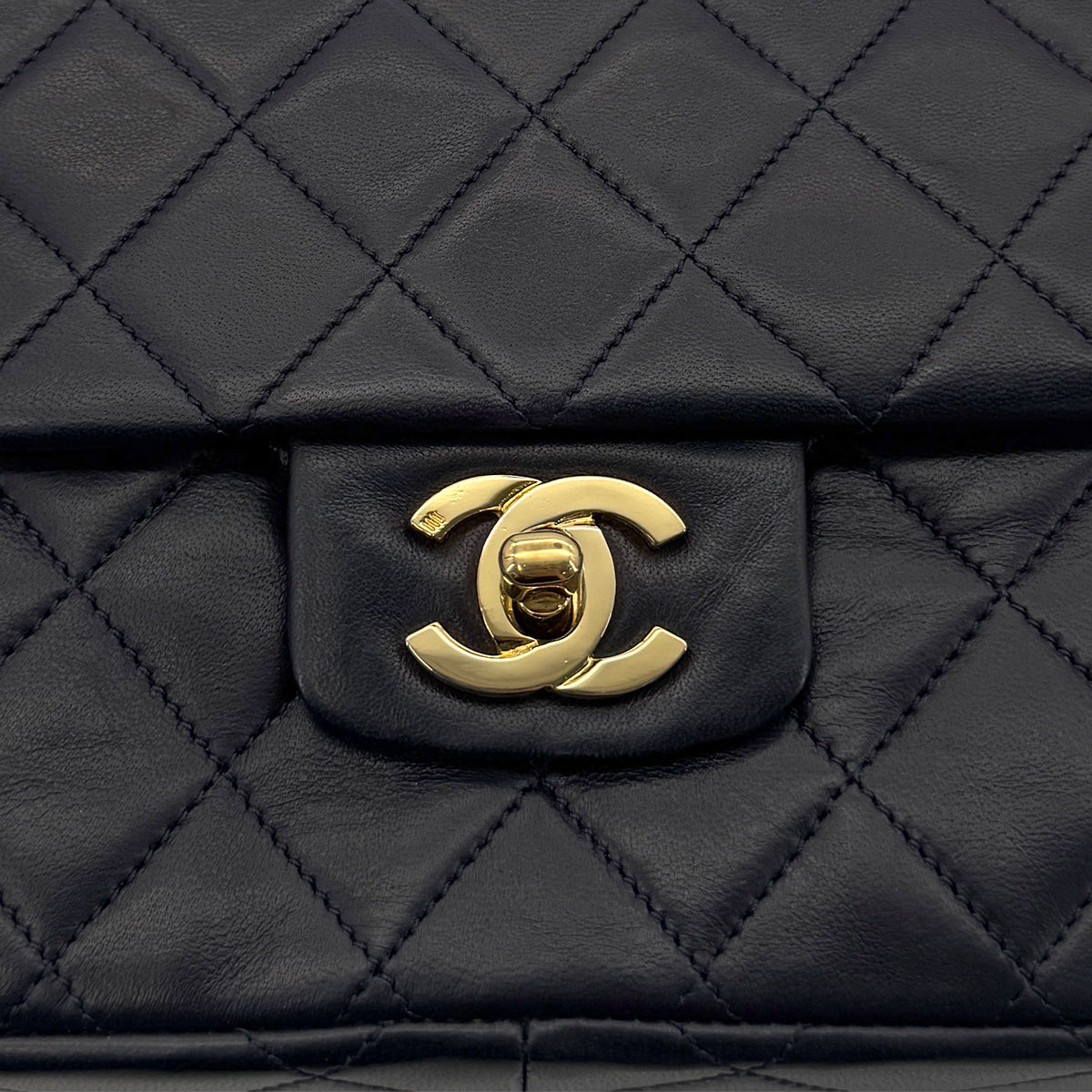 CHANEL VINTAGE MATELASSE CHAIN SHOULDER BAG NAVY LAMB SKIN 90288067