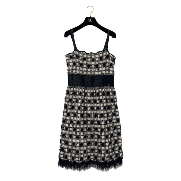 CHANEL SLEEVELESS RACE DRESS COCOMARK RHINESTONE BLACK WHITE RAYON 40 06A RTW 90289557