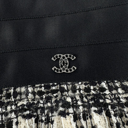 CHANEL SLEEVELESS RACE DRESS COCOMARK RHINESTONE BLACK WHITE RAYON 40 06A RTW 90289557