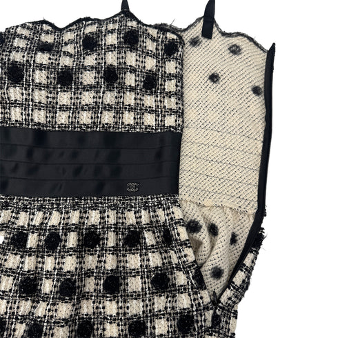 CHANEL SLEEVELESS RACE DRESS COCOMARK RHINESTONE BLACK WHITE RAYON 40 06A RTW 90289557