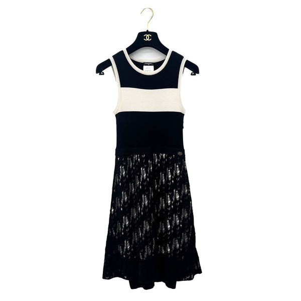 CHANEL COCO BUTTON SLEEVELESS KNIT DRESS BLACK WHITE COTTON 38 P43 RTW 90292105