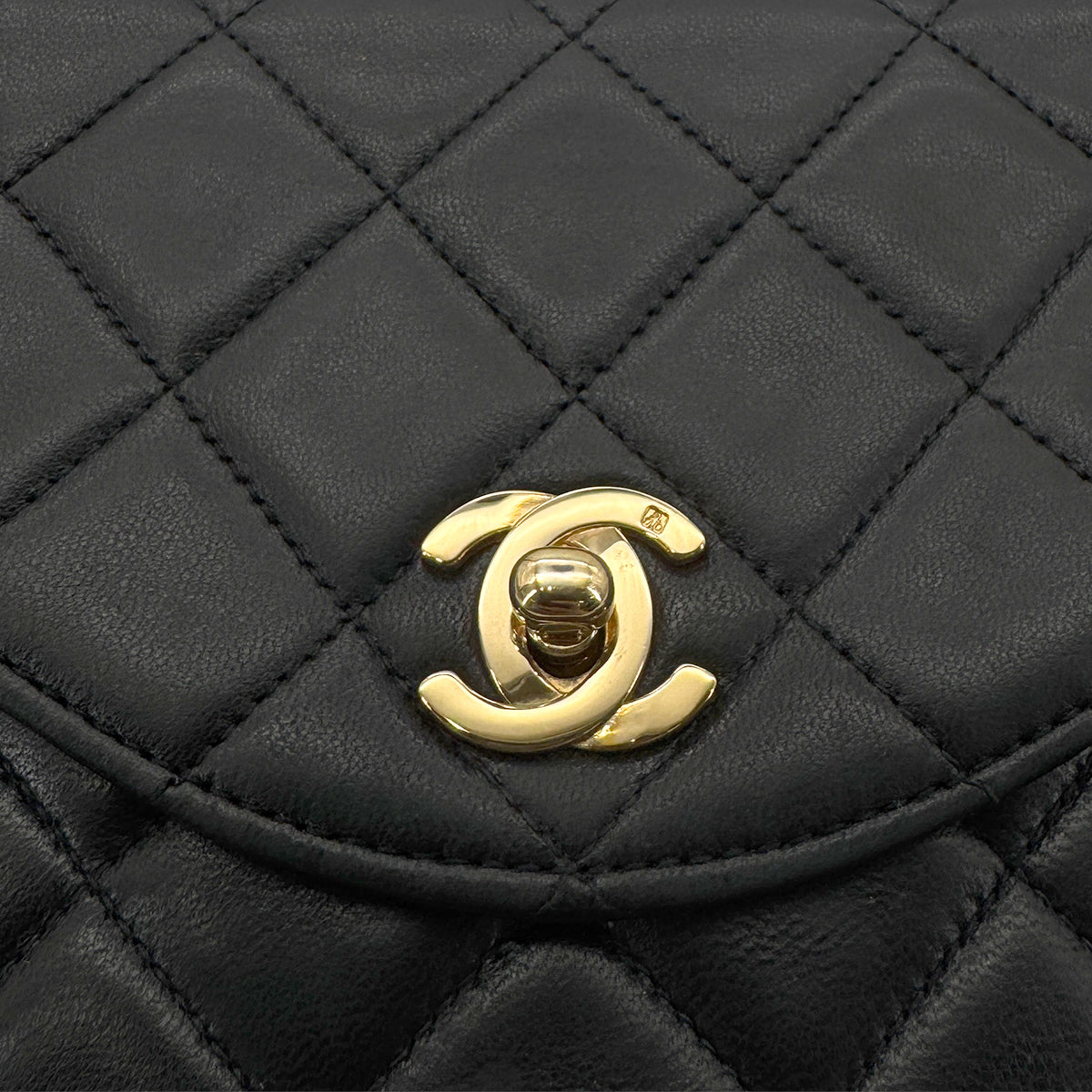 CHANEL VINTAGE MATELASSE HAND SHOULDER BAG ROUND BLACK LAMB SKIN 90292739