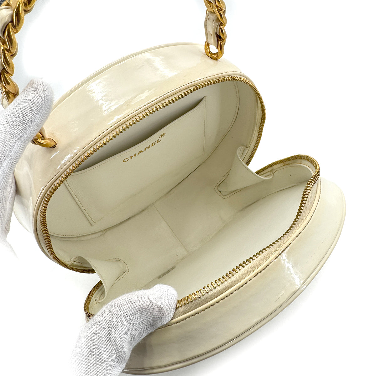 CHANEL VINTAGE ROUND VANITY HAND BAG WHITE ENAMEL 90294141