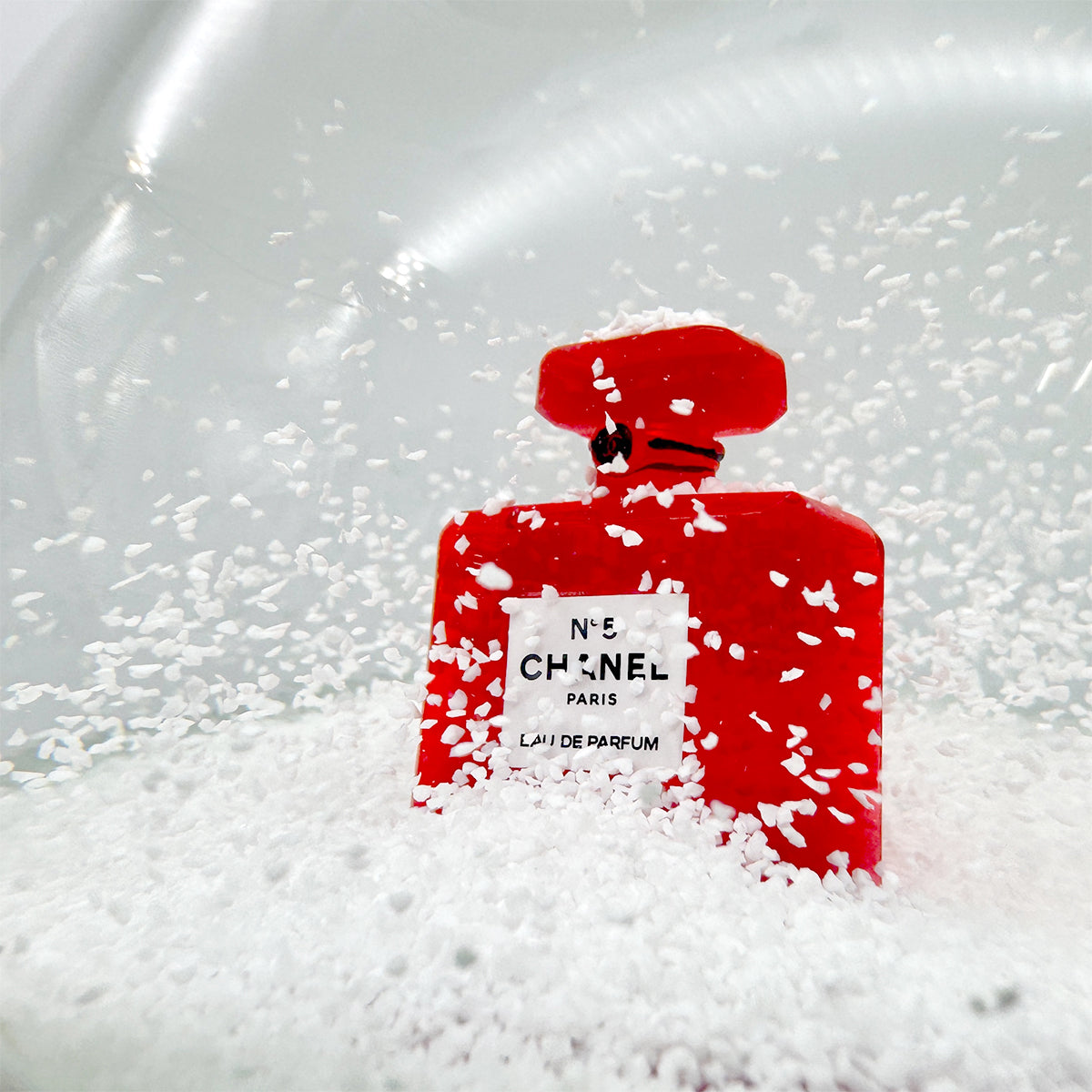 CHANEL SNOW GLOBE 2018 NO5 PERFUME MOTIF CLEAR RED 90294161