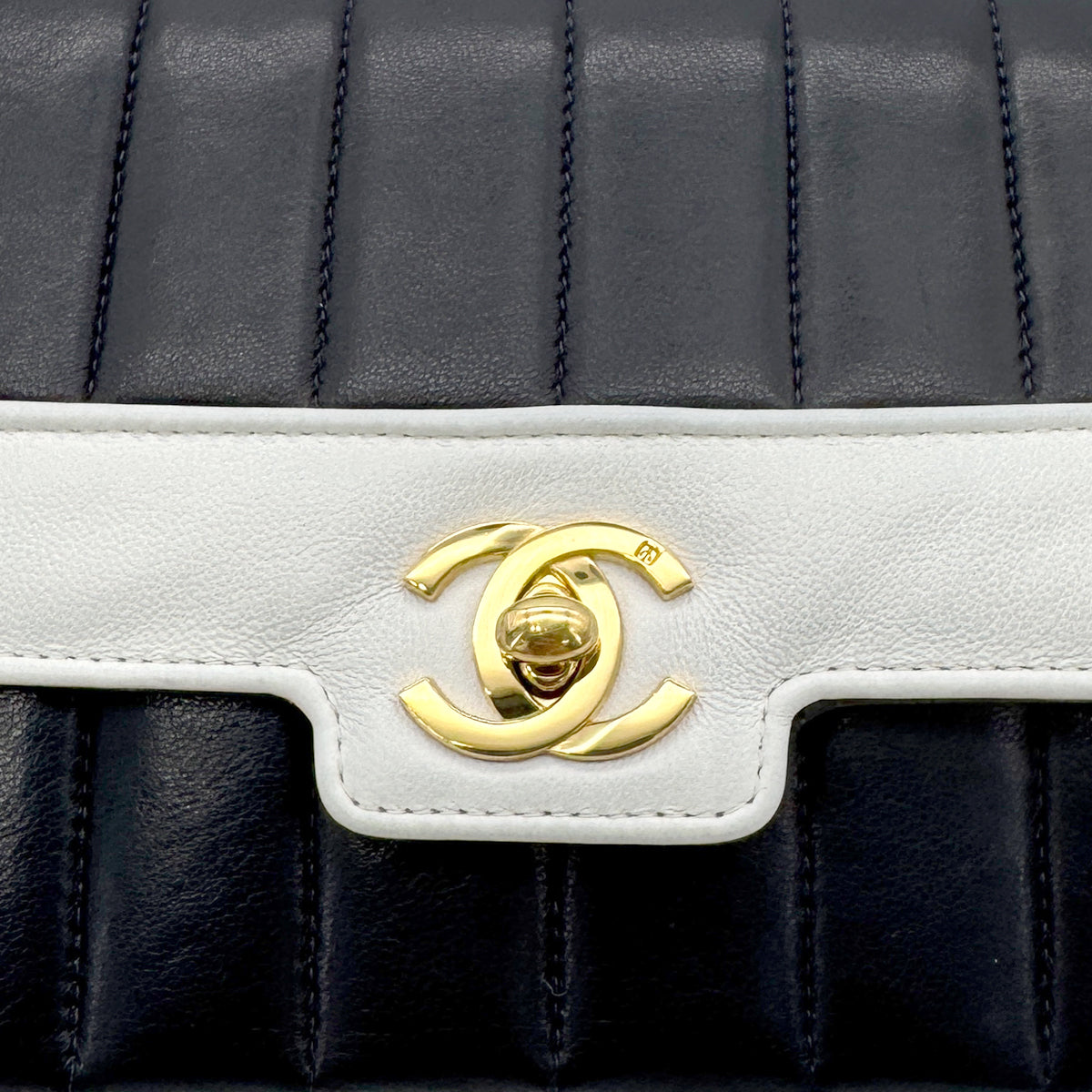 CHANEL VINTAGE MADEMOISELLE BICOLOR MINI CHAIN SHOULDER BAG NAVY WHITE LAMB SKIN 90294202
