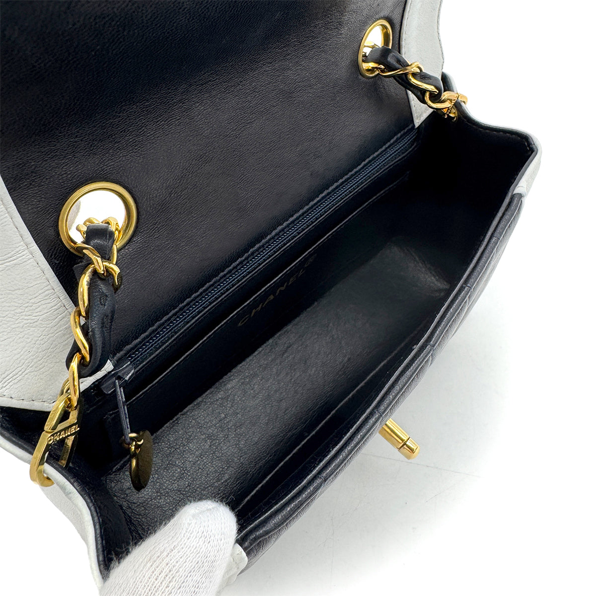 CHANEL VINTAGE MADEMOISELLE BICOLOR MINI CHAIN SHOULDER BAG NAVY WHITE LAMB SKIN 90294202