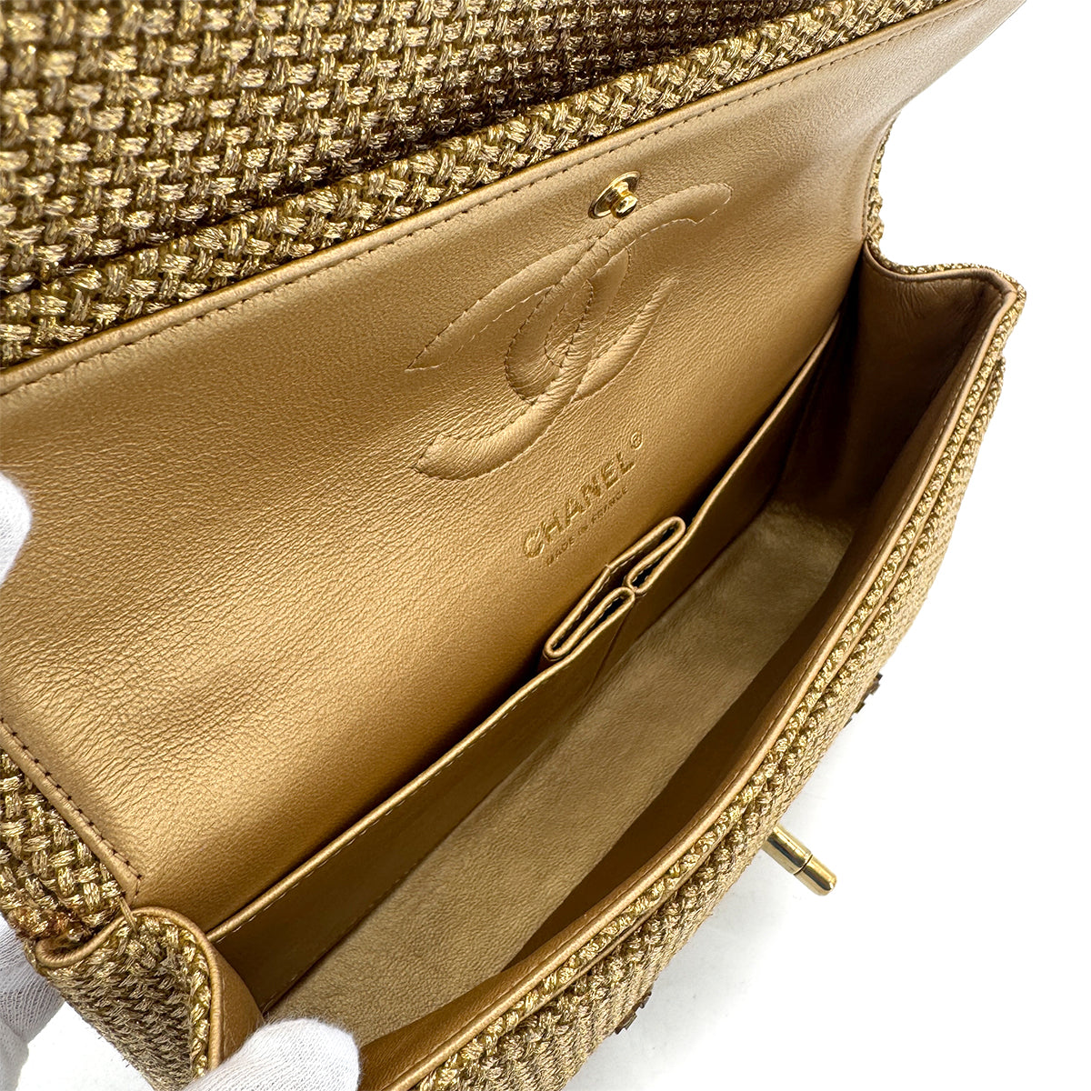 CHANEL MATELASSE FLORAL MOTIF MIRROR CRUISE COLLECTION CHAIN SHOULDER BAG GOLD EMBELLISHED RAFFIA 90294979