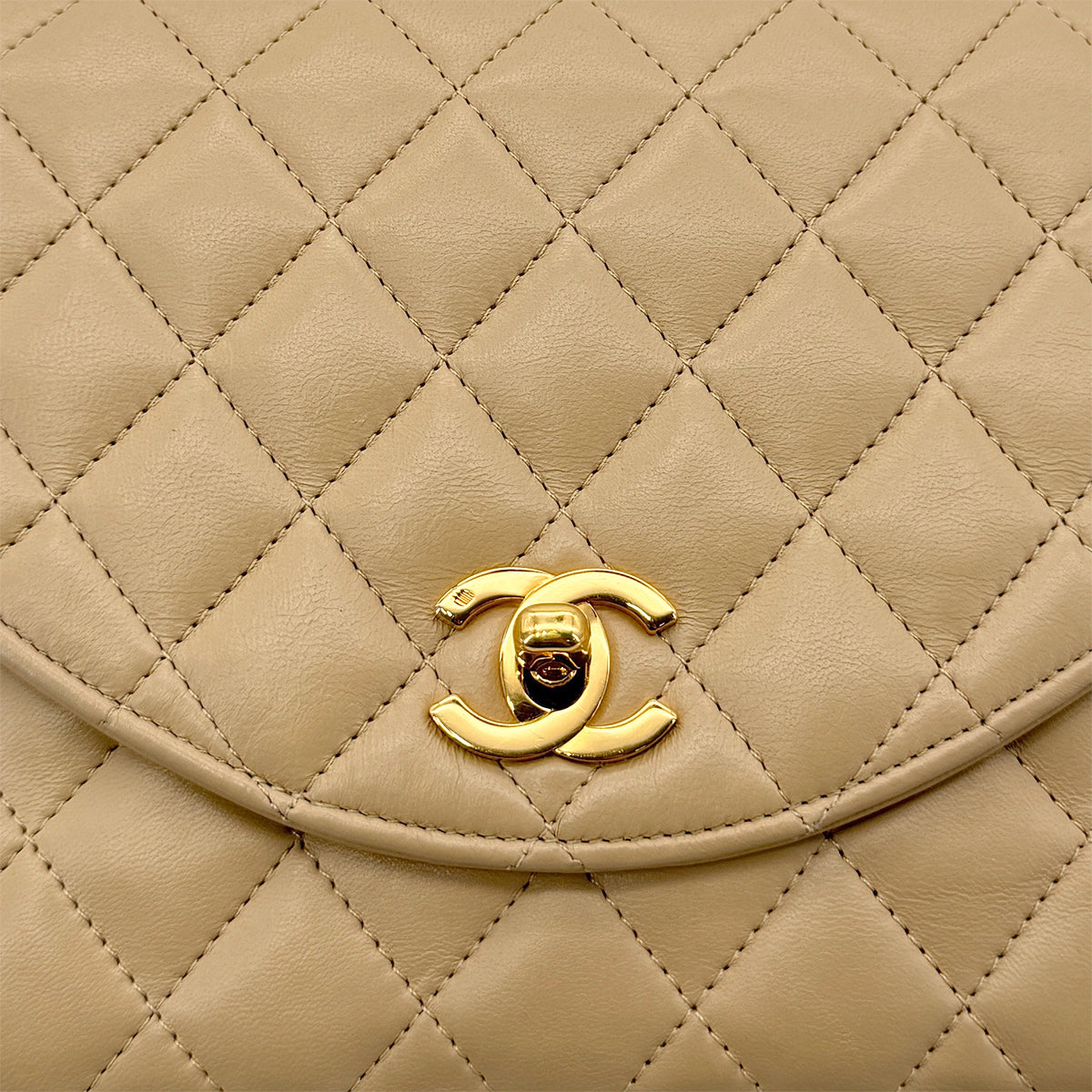 CHANEL VINTAGE MATELASSE HALF MOON CHAIN SHOULDER BAG BEIGE LAMB SKIN 90299348