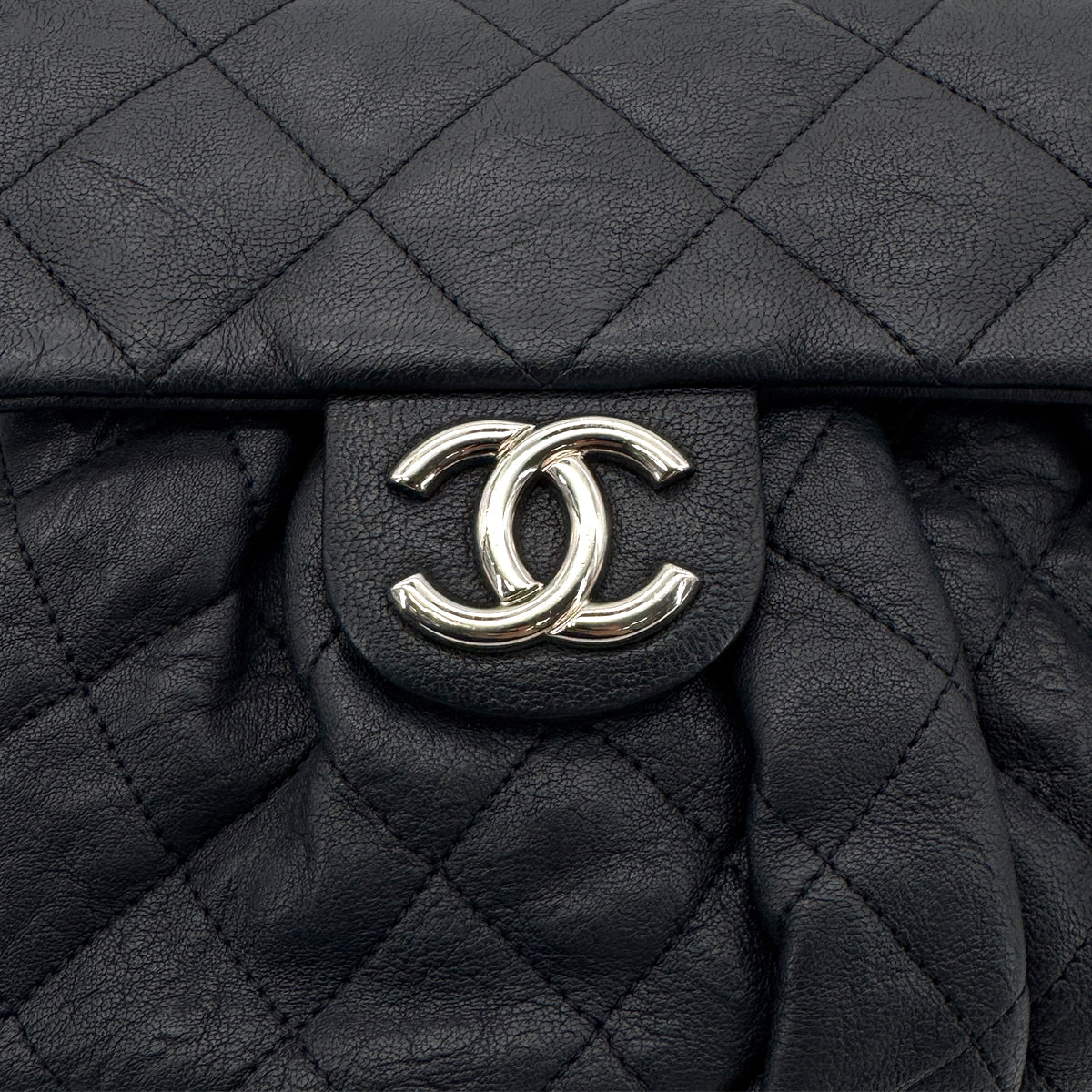 CHANEL MATELASSE CHAIN AROUND SHOULDER BAG NAVY LEATHER 90299755