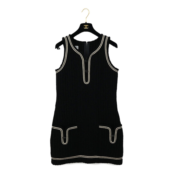 CHANEL SPORTS LINE COCO BUTTON SLEEVELESS DRESS BLACK WHITE WOOL 38 07A RTW 90302397