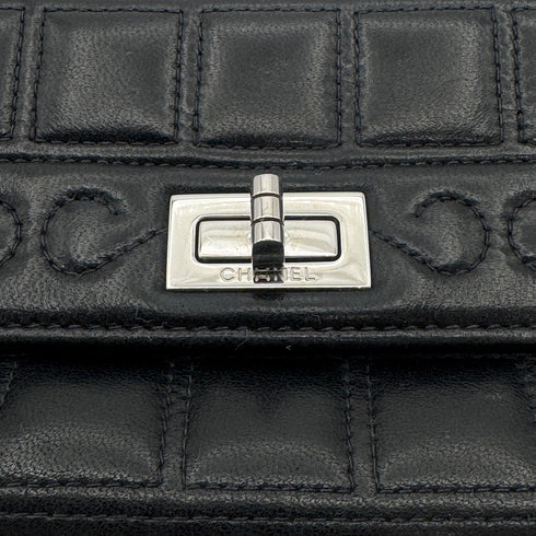 CHANEL VINTAGE 2.55 CHOCOLATE BAR MINI CHAIN SHOULDER BAG BLACK LAMB SKIN 90303020 - PURPOSE