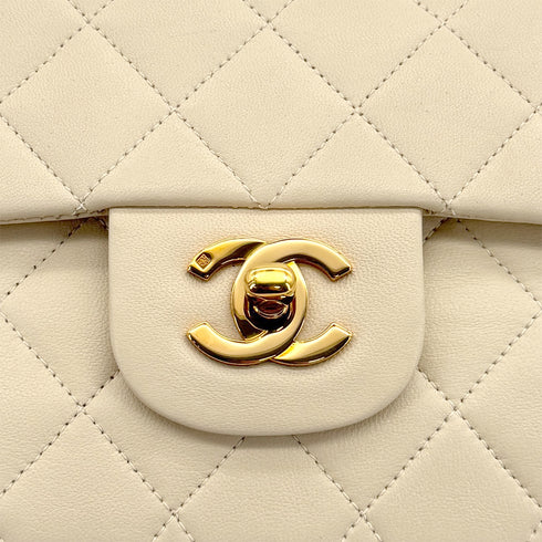 VINTAGE CHANEL CLASSIC FLAP MEDIUM CHAIN SHOULDER BAG LIGHT BEIGE LAMB SKIN GOLD HARDWARE 90310314 - PURPOSE