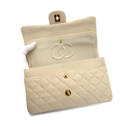 VINTAGE CHANEL CLASSIC FLAP MEDIUM CHAIN SHOULDER BAG LIGHT BEIGE LAMB SKIN GOLD HARDWARE 90310314 - PURPOSE