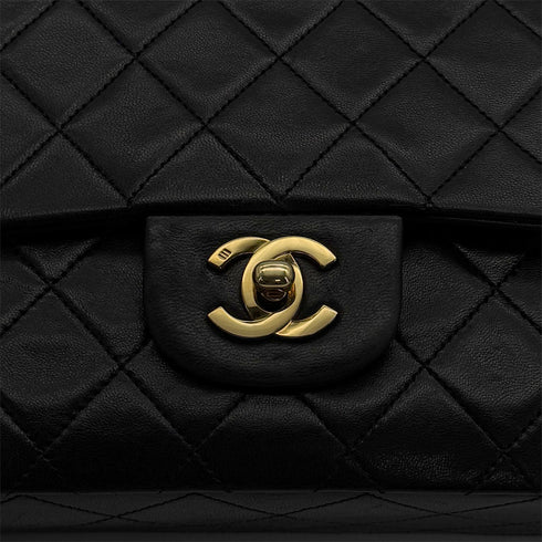 VINTAGE CHANEL CLASSIC FLAP MEDIUM CHAIN SHOULDER BAG BLACK LAMB SKIN GOLD HARDWARE 90314749