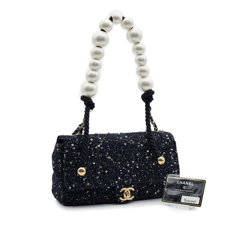 CHANEL MATELASSE FAUX PEARL HAND CHAIN SHOULDER BAG BLACK NAVY SEQUINS LEATHER GOLD HARDWARE 90343005