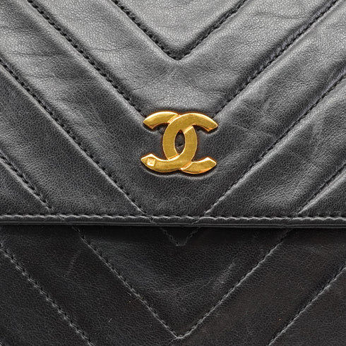 VINTAGE CHANEL CHEVRON V STITCH BLACK CHAIN SHOULDER BAG LAMB SKIN GOLD HARDWARE 90334156