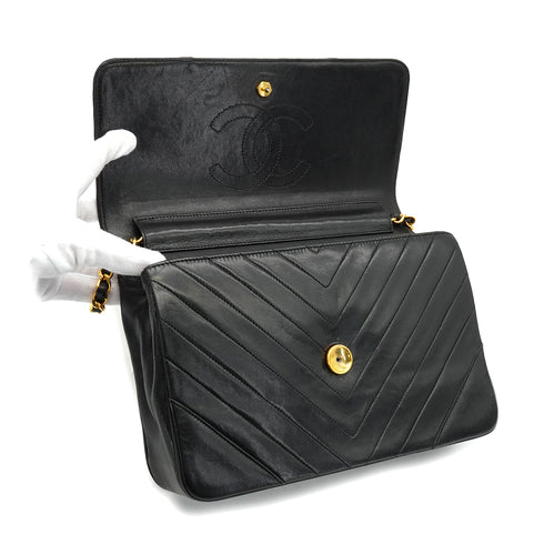 VINTAGE CHANEL CHEVRON V STITCH BLACK CHAIN SHOULDER BAG LAMB SKIN GOLD HARDWARE 90334156