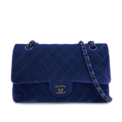 CLASSIC-FLAP-MEDIUM-CHAIN-SHOULDER-BAG-BLUE-VELOR-BLACK-HARDWARE_japan