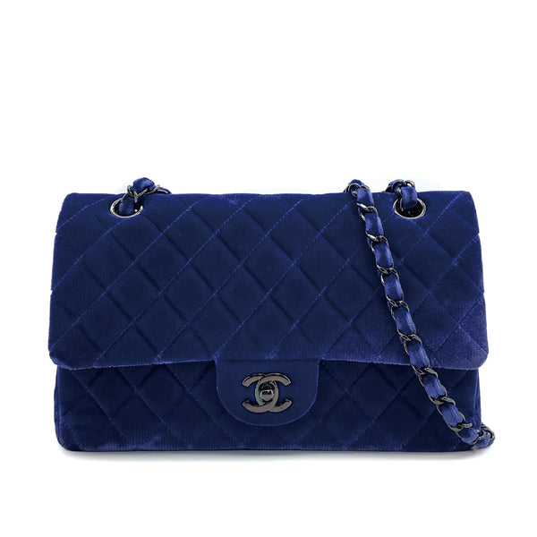 CLASSIC-FLAP-MEDIUM-CHAIN-SHOULDER-BAG-BLUE-VELOR-BLACK-HARDWARE_japan