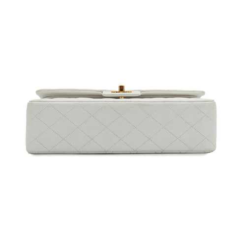 VINTAGE CHANEL CLASSIC FLAP MEDIUM CHAIN SHOULDER BAG WHITE LAMB SKIN GOLD HARDWARE 90334505