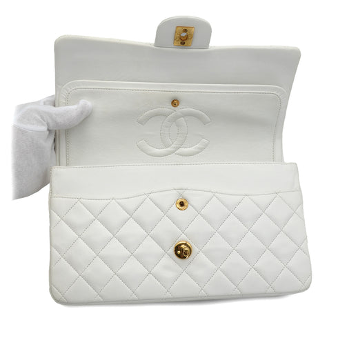 VINTAGE CHANEL CLASSIC FLAP MEDIUM CHAIN SHOULDER BAG WHITE LAMB SKIN GOLD HARDWARE 90334505
