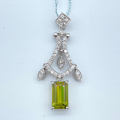K18WG Sphene Pendant Top SF2.3 D1.01 60103