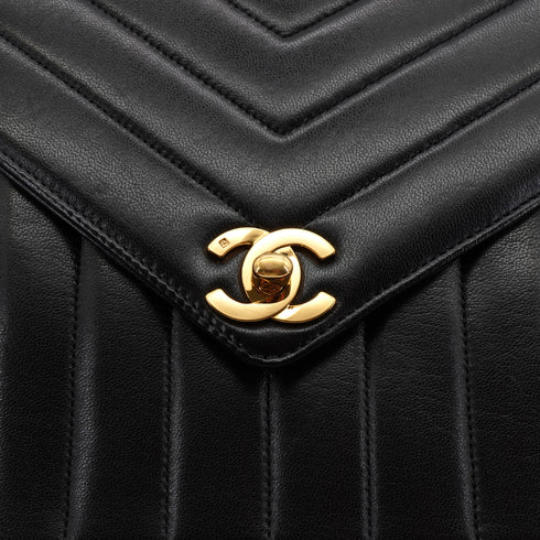 VINTAGE CHANEL CHEVRON V STITCH CHAIN SHOULDER BAG BLACK LAMB SKIN GOLD HARDWARE 90335500