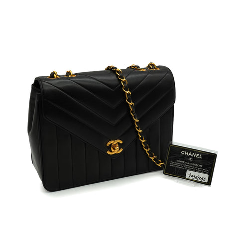 VINTAGE CHANEL CHEVRON V STITCH CHAIN SHOULDER BAG BLACK LAMB SKIN GOLD HARDWARE 90339645