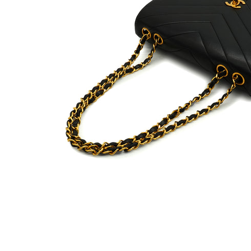 VINTAGE CHANEL CHEVRON V STITCH CHAIN SHOULDER BAG BLACK LAMB SKIN GOLD HARDWARE 90339645