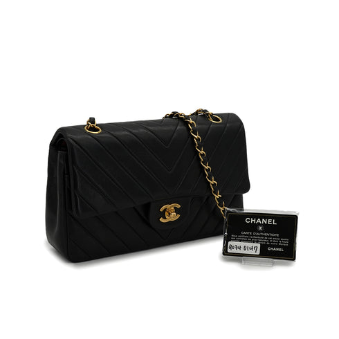 VINTAGE CHANEL CHEVRON V STITCH CHAIN SHOULDER BAG BLACK LAMB SKIN GOLD HARDWARE 90340147