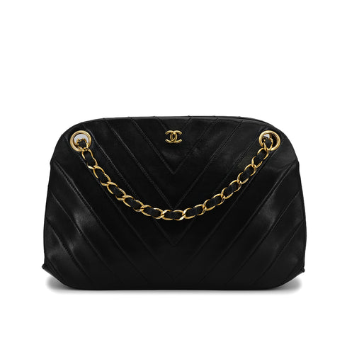 VINTAGE CHANEL CHEVRON V STITCH CHAIN SHUOLDER BAG BLACK LAMB SKIN GOLD HARDWARE 90317011