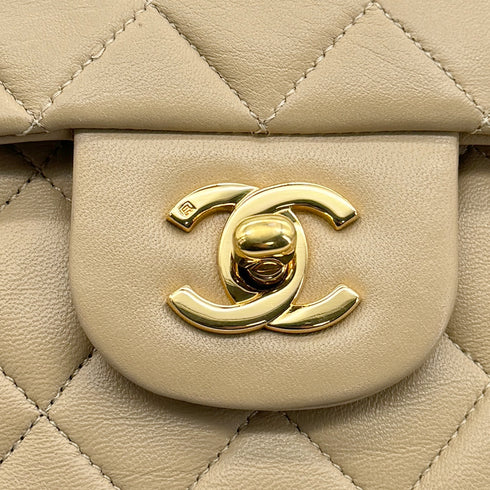VINTAGE CHANEL CLASSIC FLAP MEDIUM CHAIN SHOULDER BAG BEIGE LAMB SKIN GOLD HARDWARE 90321010