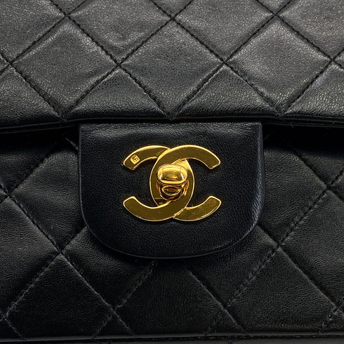 VINTAGE CHANEL CLASSIC FLAP MEDIUM CHAIN SHOULDER BAG BLACK LAMB SKIN GOLD HARDWARE 90322292