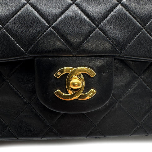 VINTAGE CHANEL CLASSIC FLAP MEDIUM CHAIN SHOULDER BAG BLACK LAMB SKIN GOLD HARDWARE 90323456