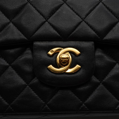 VINTAGE CHANEL CLASSIC FLAP MEDIUM CHAIN SHOULDER BAG BLACK LAMB SKIN GOLD HARDWARE 90341444