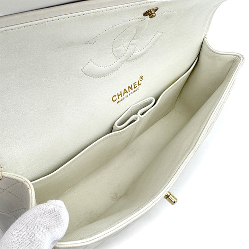 VINTAGE CHANEL CLASSIC FLAP MEDIUM CHAIN SHOULDER BAG WHITE LAMB SKIN GOLD HARDWARE 90318633